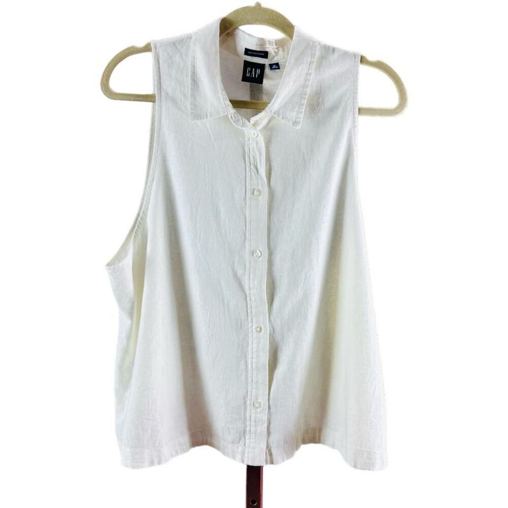 GAP White Sleeveless Button Down Shirt